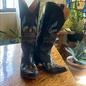 Old Gringo Black Heeled Boots with Intricate Embroidery and Decorative Design